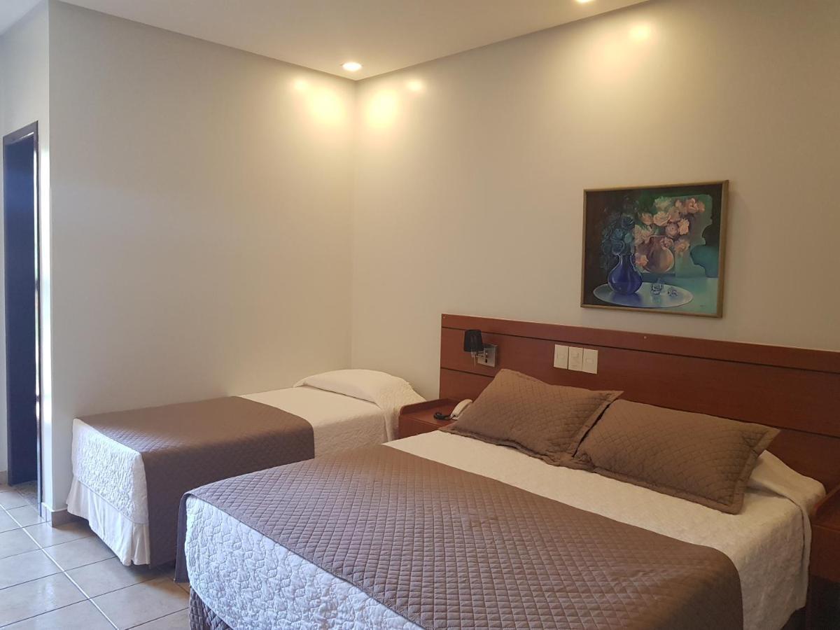 Hotel Das Palmeiras Paracatu Extérieur photo