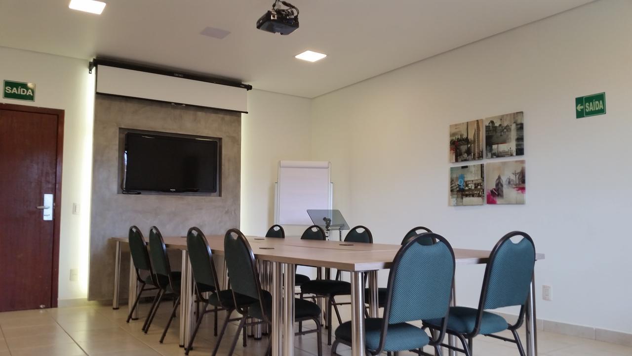 Hotel Das Palmeiras Paracatu Extérieur photo
