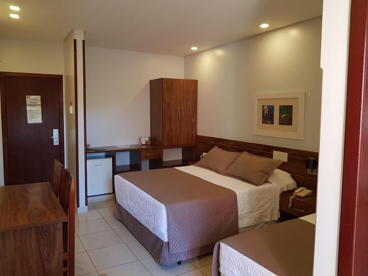 Hotel Das Palmeiras Paracatu Extérieur photo